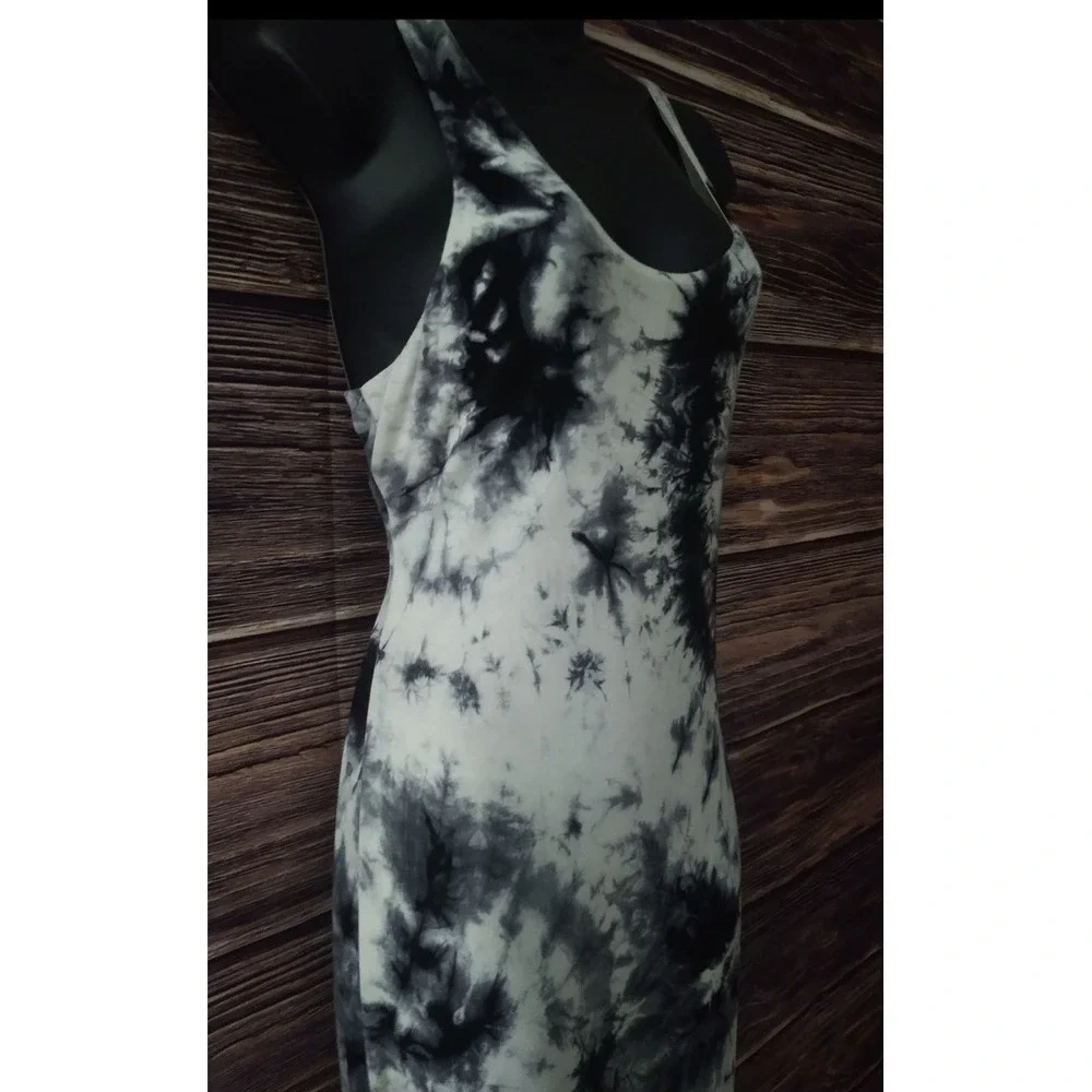 Fashion Nova Midi Dress - Picture 2 of 2